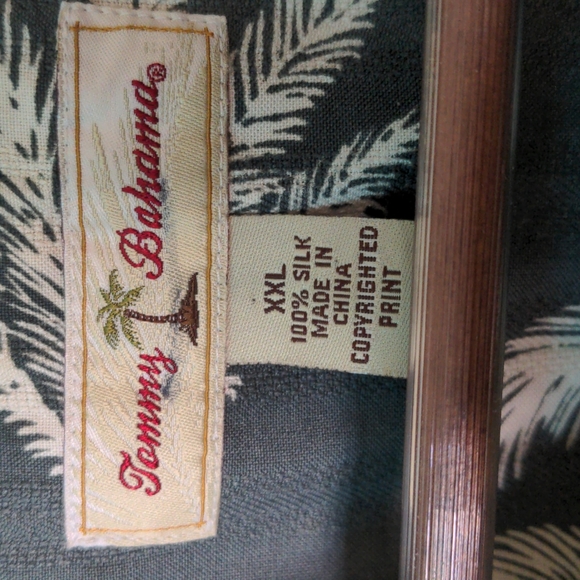 Tommy Bahama 100% silk -palm tree shirt - Picture 2 of 2